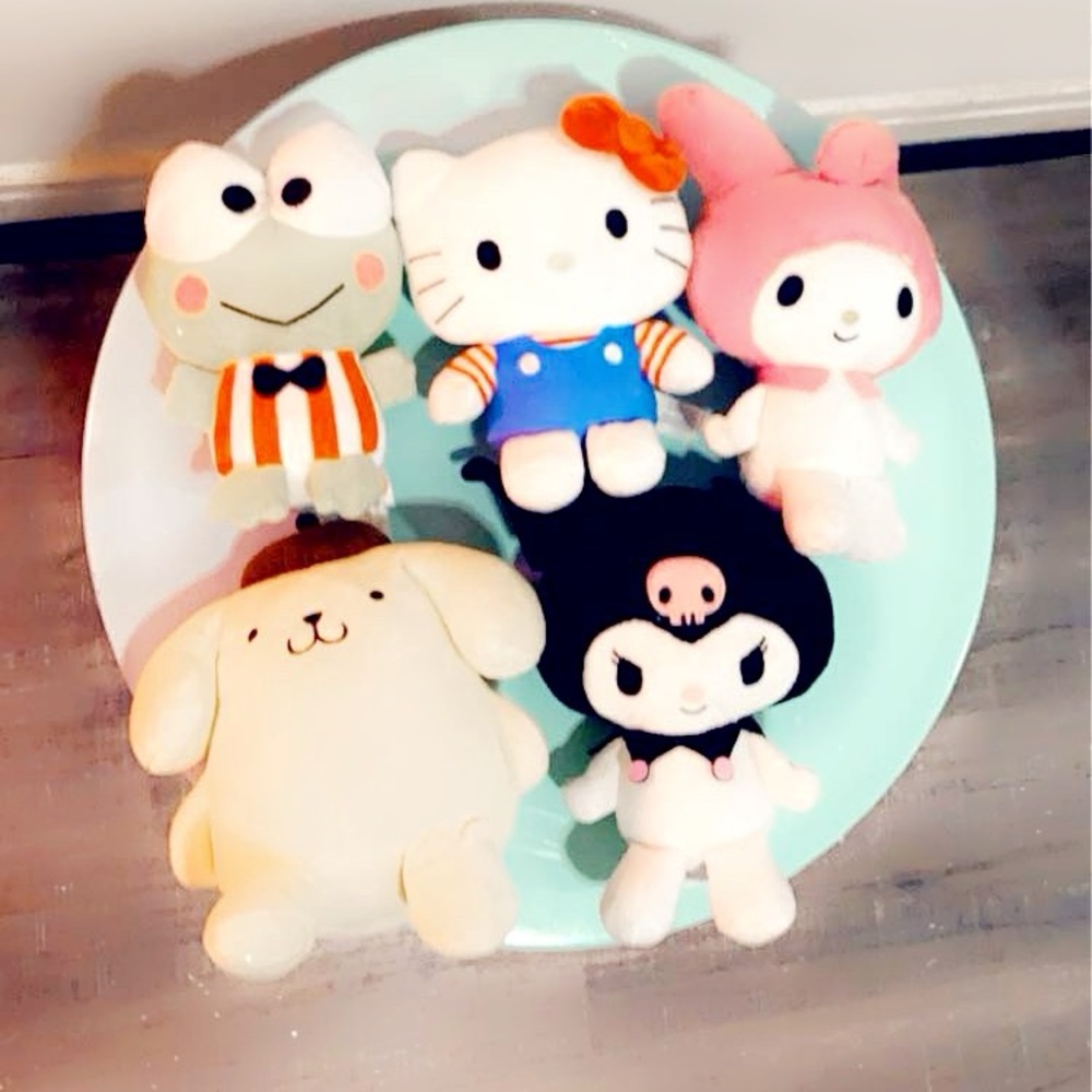 Sanrio Hello Kitty plushi